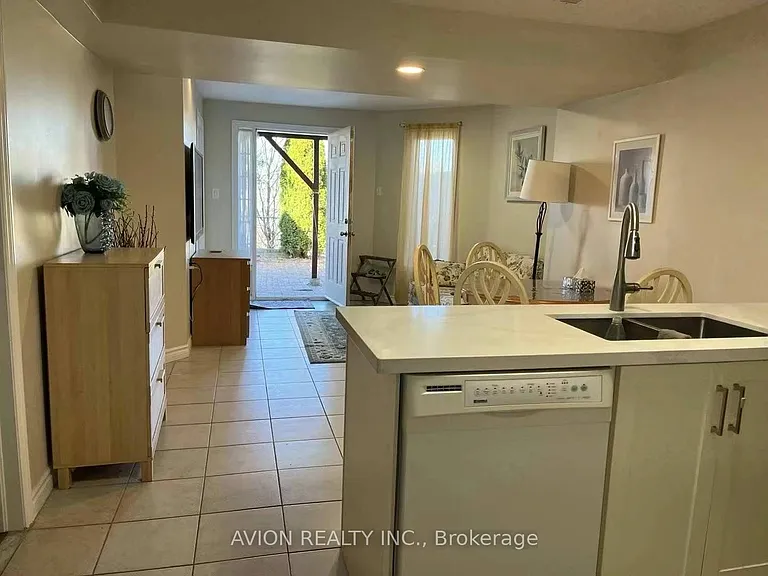 32 Manorheights St — Photo 1