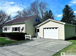 18 Woodward Dr, Fredonia, NY 14063