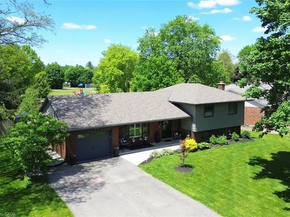 8 Sheridan Blvd, Norfolk County, ON N3Y 4W4