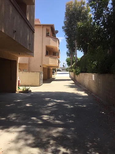 596 Victoria St Photo 1