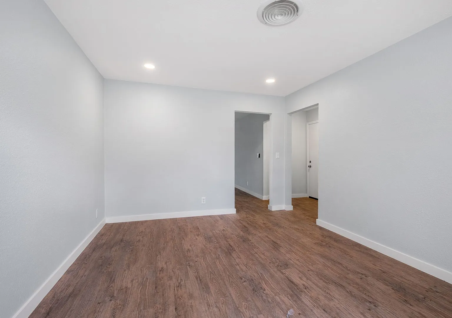 Modernized 3 Bedroom Home Near Mueller ~ Huge Backyard & Deck — Photo 3