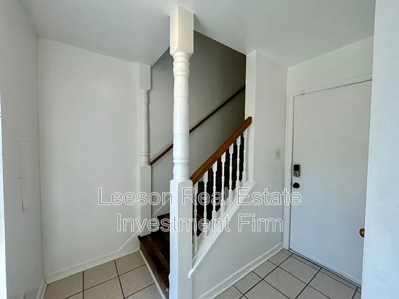 2 bed, 1.5 bath, 1300 sqft, $1,300 — Photo 2