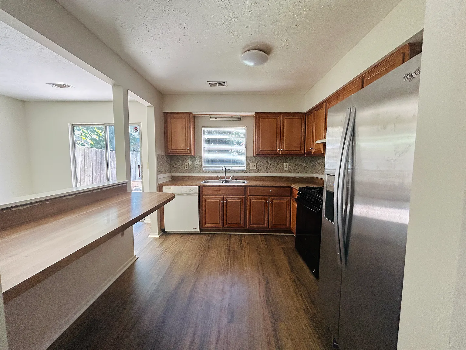 2 bed, 2.5 bath, 1160 sqft, $1,545 — Photo 4