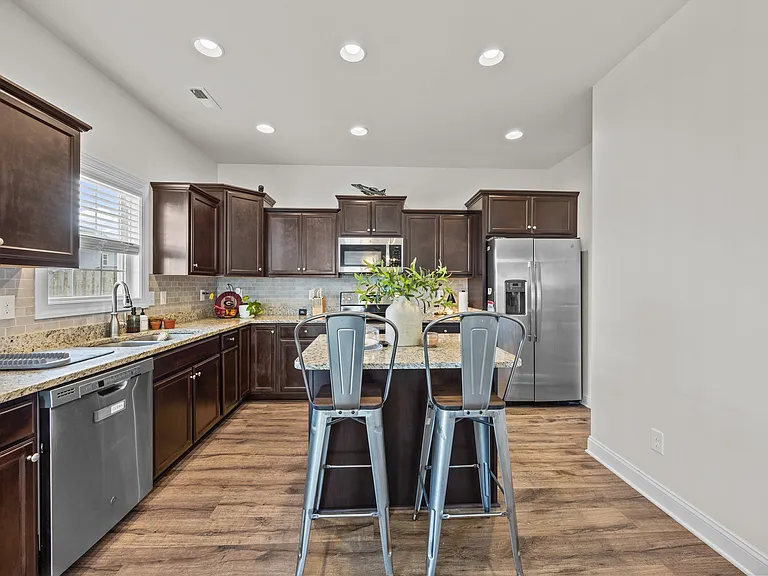 1010 Spot Cir — Photo 34