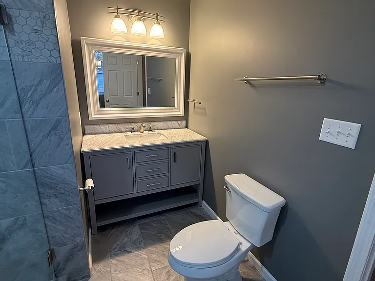 main ensuite bathroom