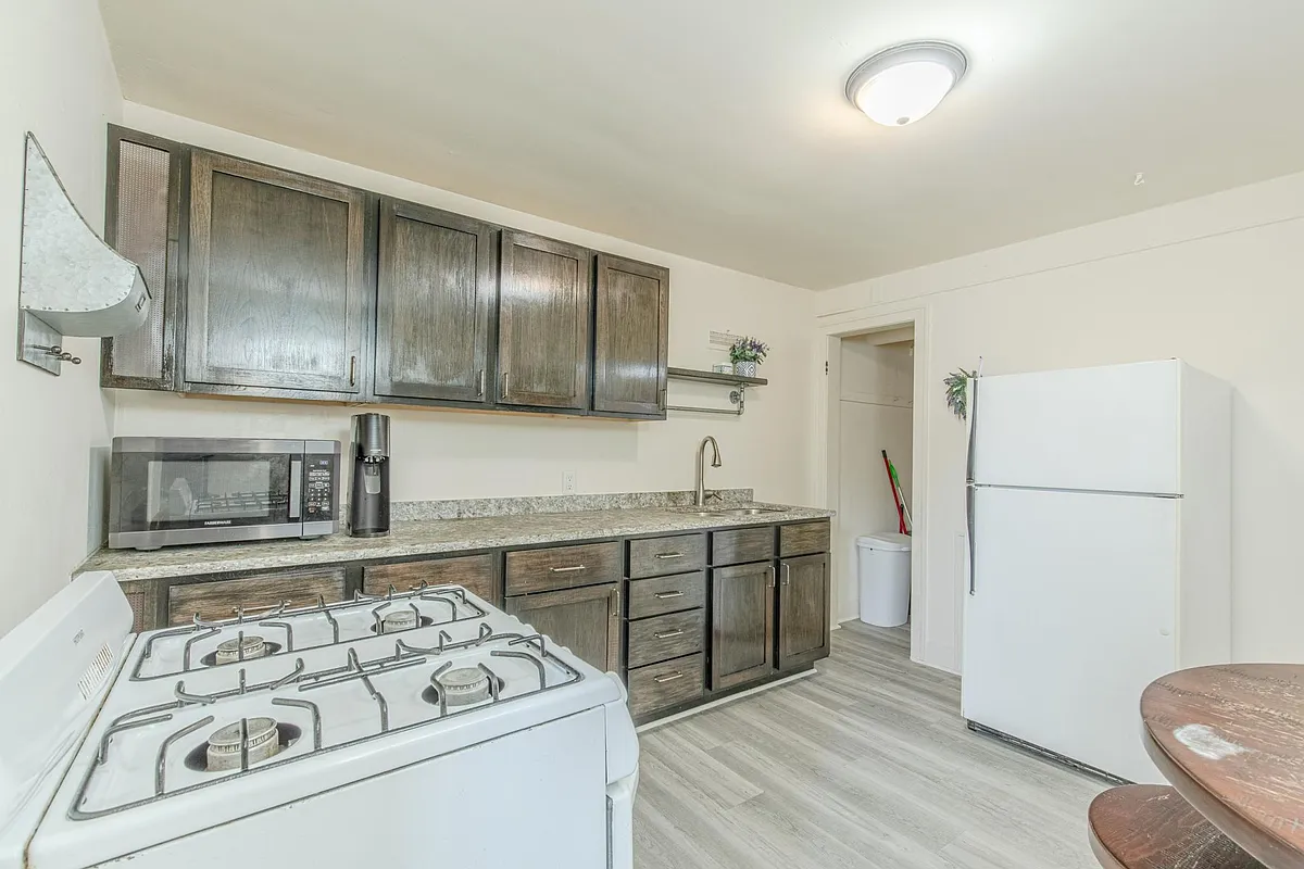 Building Photo - 2101 Sommers Ave #3