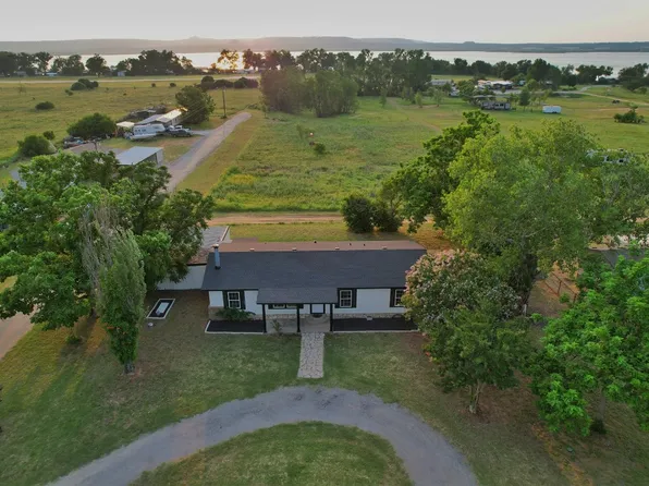 601 Clover Ln, Graford, TX 76449