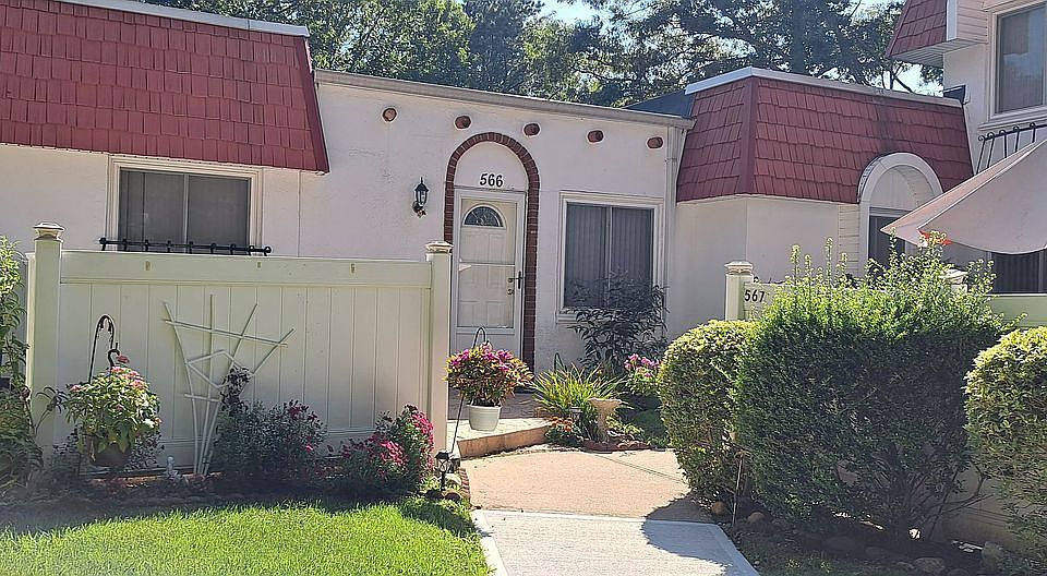 1st image of 566 Blue Ridge Dr