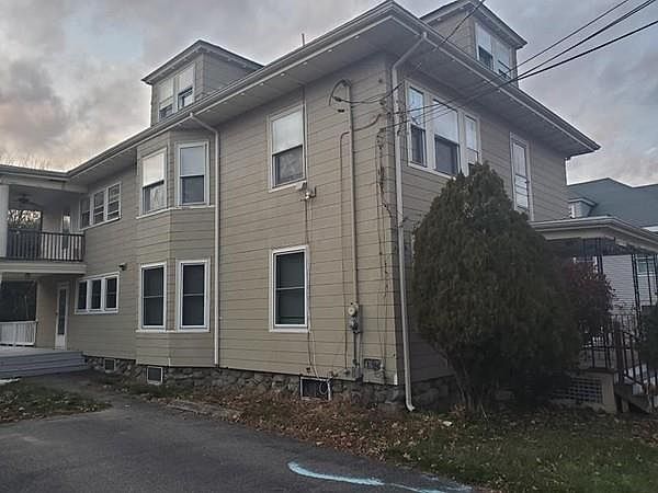1st image of 16 Laurel Ave #1