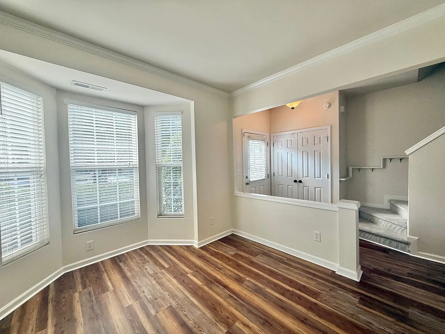 Charming 3BD, 2.5BA Raleigh Townhome in a Prime Location Near RDU Airport, Brier Creek, and North... — Photo 3