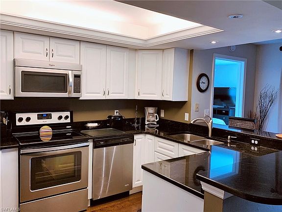 5th image of 5945 Trailwinds Dr APT 1011