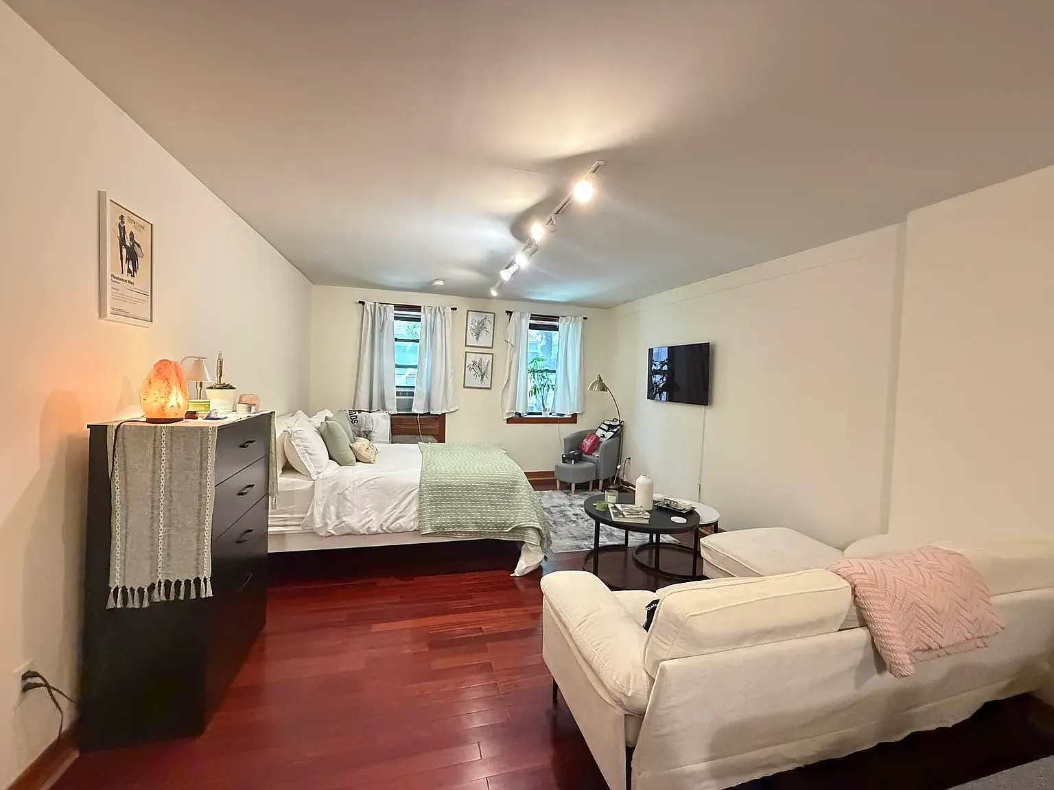 146 East 35th Street — Photo 2