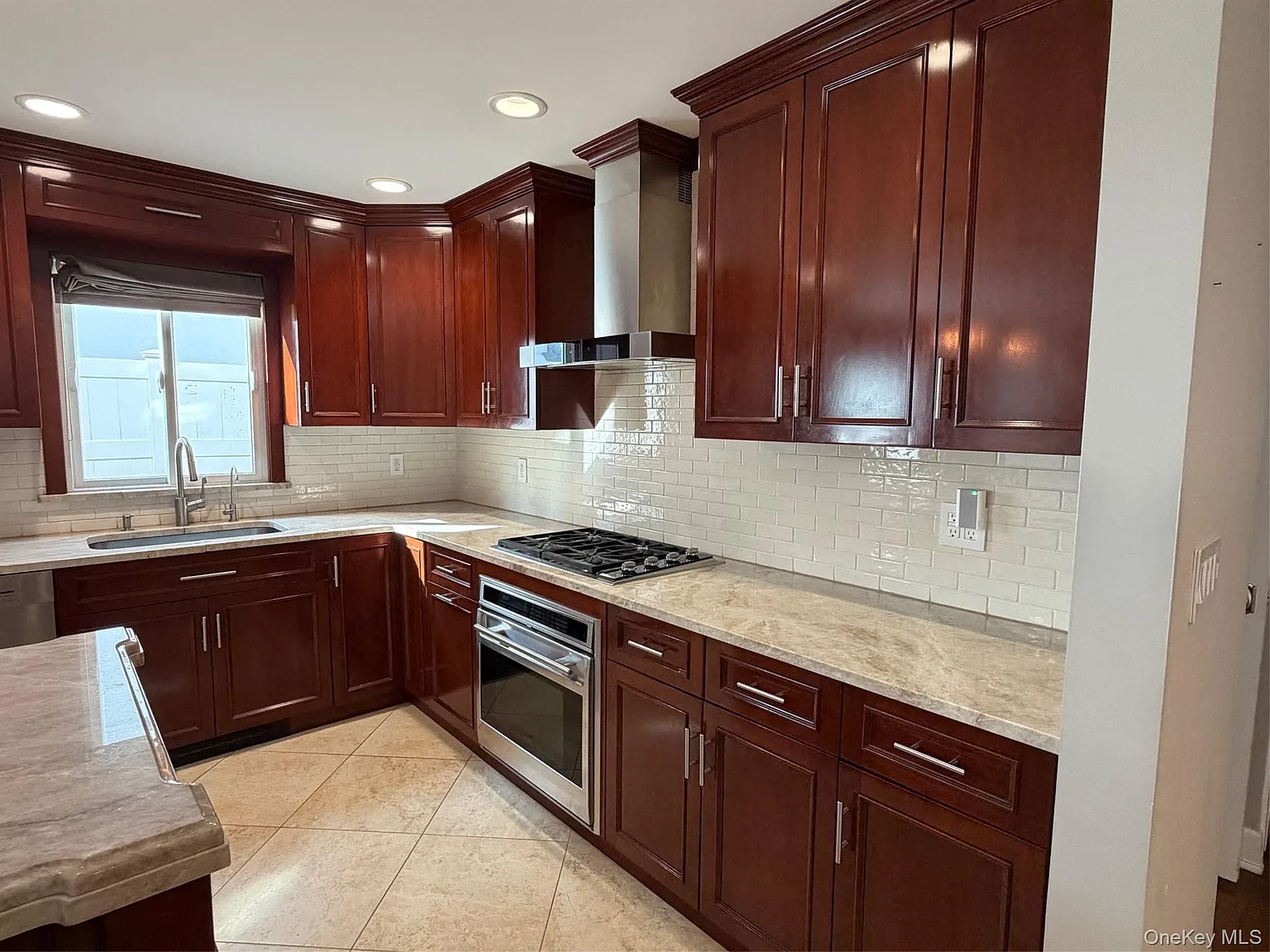 3 bed, 2.0 bath, 1400 sqft, $4,800 — Photo 4