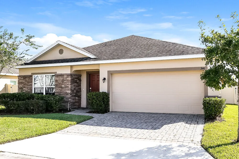 4 bed, 2.0 bath, 1972 sqft, $2,265 — Photo 3