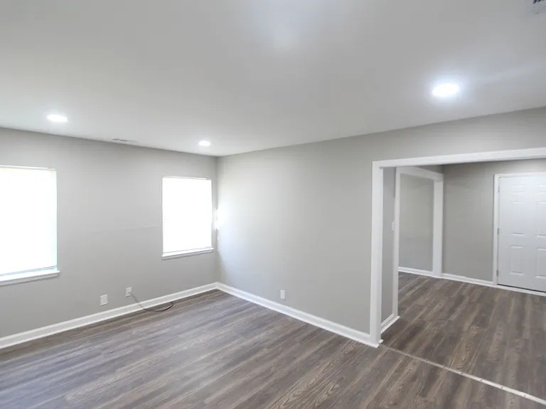 7808 Vienna Ave — Photo 2