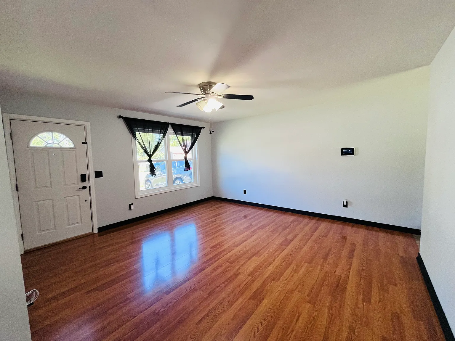 3 bed, 1053 sqft, $1,700 — Photo 3