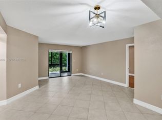 Carmel California Cl, Miami, FL 33179