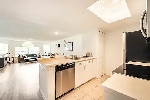 5003 Laguna Bay Cir — Photo 3
