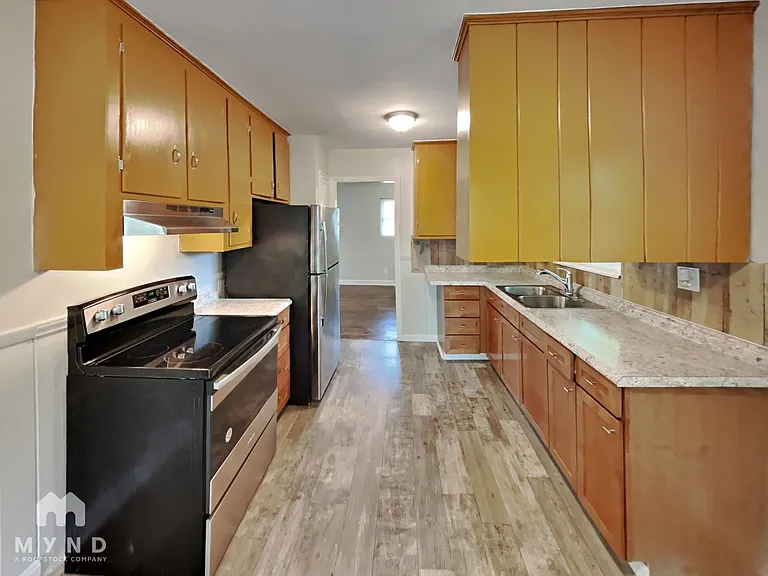 5201 Pinebrook Dr — Photo 3