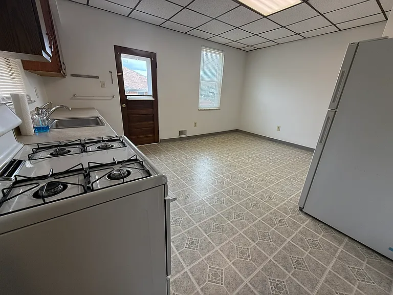 2802 Kenilworth St — Photo 4