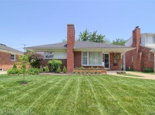 22101 Edmunton St, Saint Clair Shores, MI