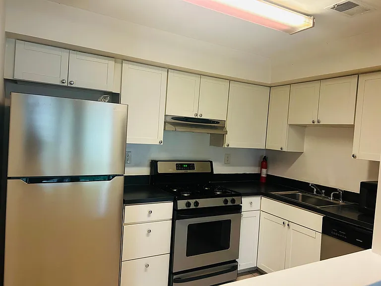 309 Trinity Ct #3 — Photo 37