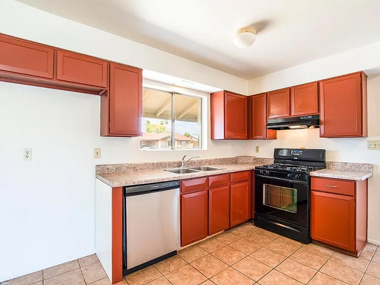 1535 W Capri Ave — Photo 5