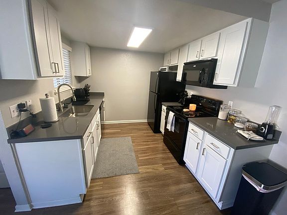 4th image of 562 E Barham Dr #146