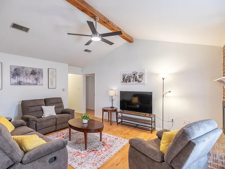 5725 Quail Run St — Photo 6