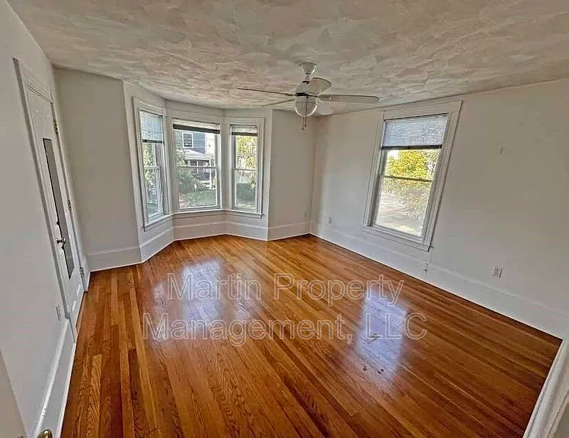 3 bed, 1.0 bath, 1800 sqft, $2,900 — Photo 3