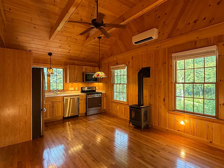 101 Buttonwood Ln — Photo 2
