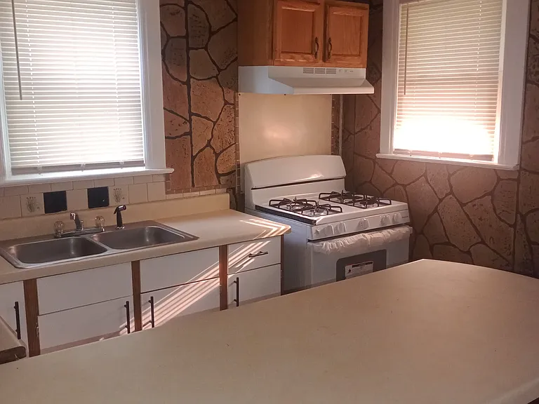 2706 Midland Ave — Photo 24