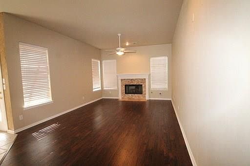 4th image of 2041 Camelot Dr