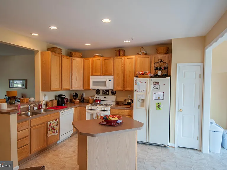 5813 Whiterose Way — Photo 10