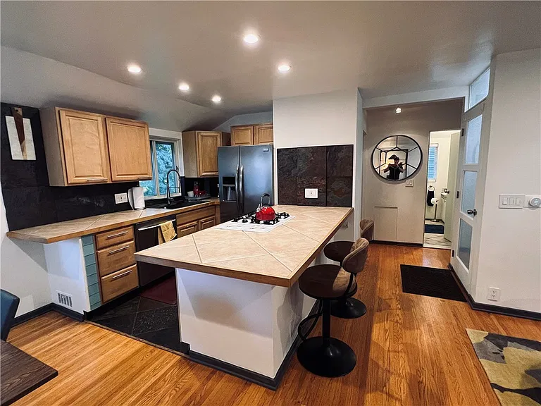 24 Menlo Pl #UPPER — Photo 6