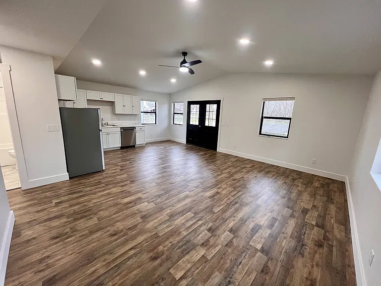 7127 Grand River Ave — Photo 6