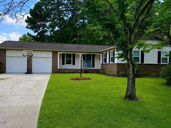 1002 E Maplewood Dr, Benson, NC 27504