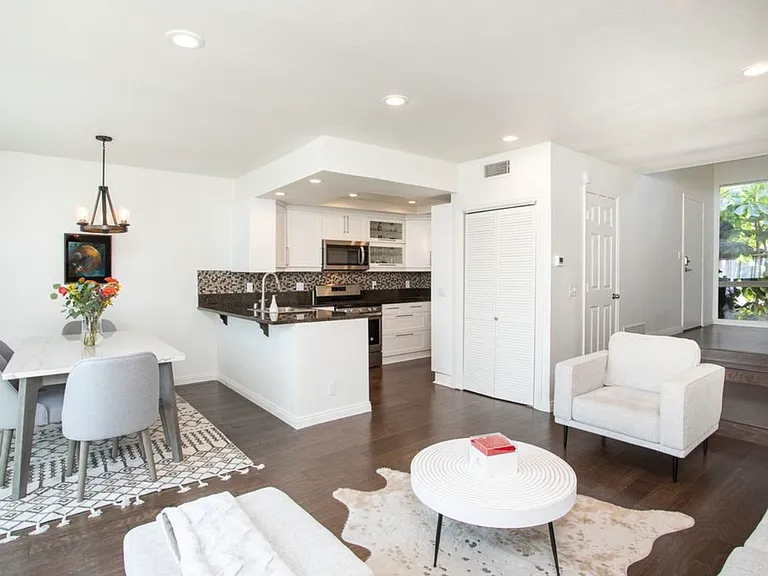 Valley View Ct — Photo 2
