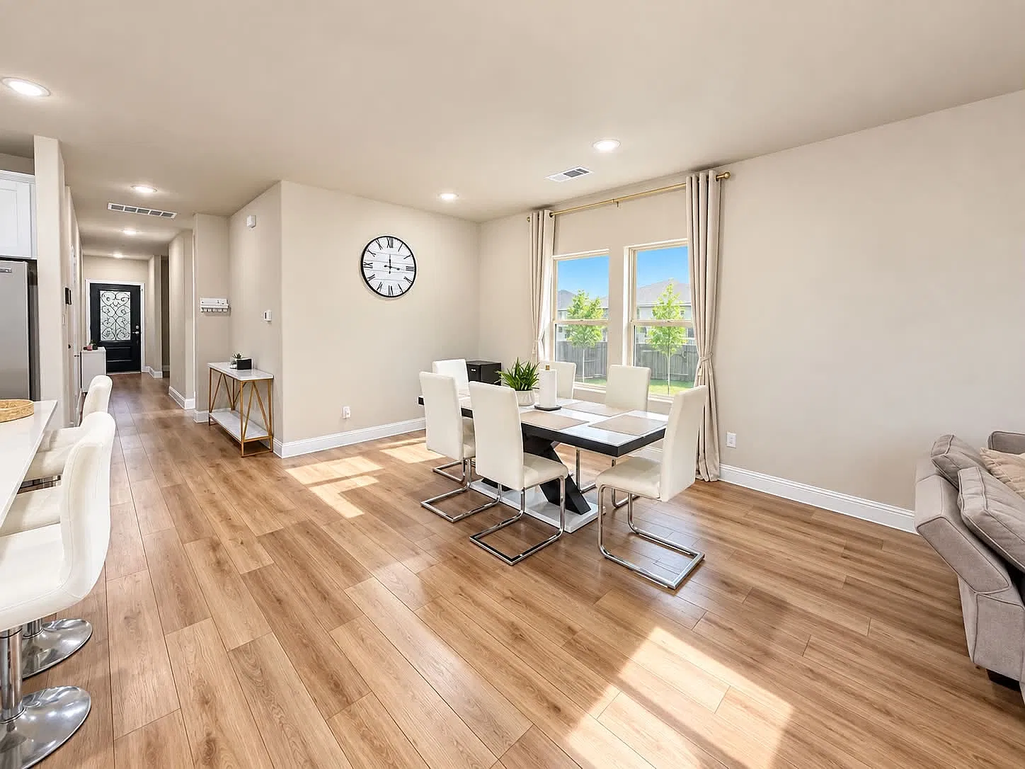 4 bed, 2.5 bath, 2887 sqft, $4,095 — Photo 3