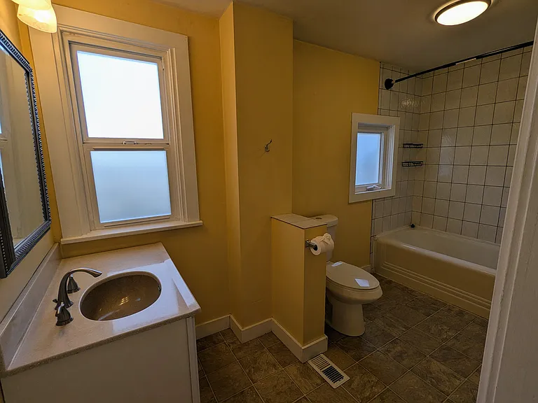 2913 N Alder St — Photo 11