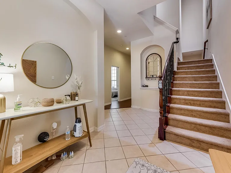 1916 Lantana Ln — Photo 4