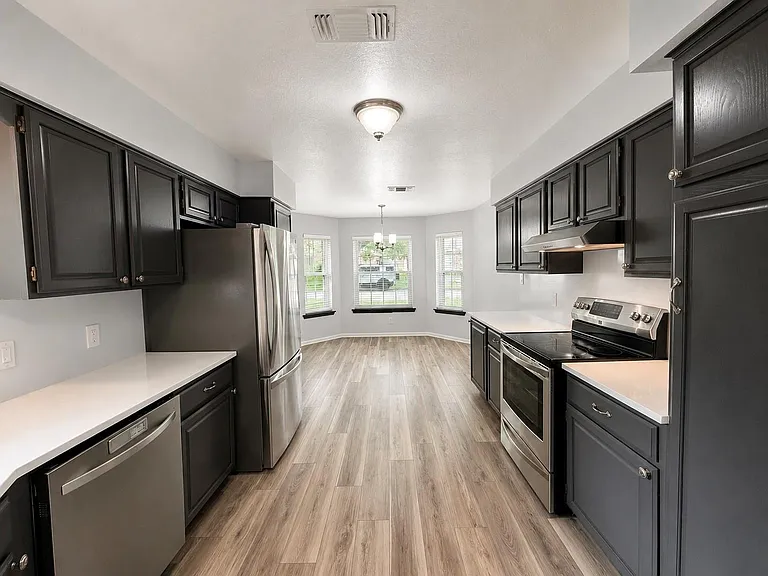 1105 Apache Dr — Photo 6
