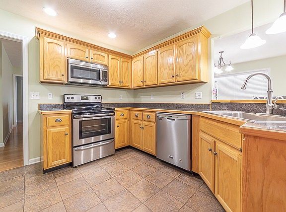 4th image of 253 Harold Dr