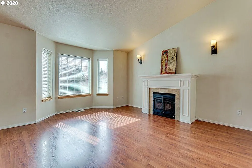 3 bed, 2.5 bath, 1663 sqft, $3,225 — Photo 2