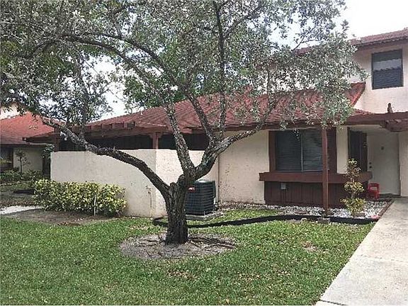 2nd image of 600 NW 210th St #10128