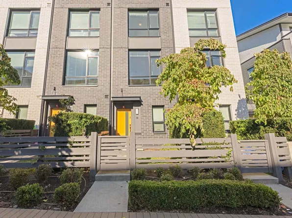 9739 University Cres #2, Burnaby, BC V5A 0E8