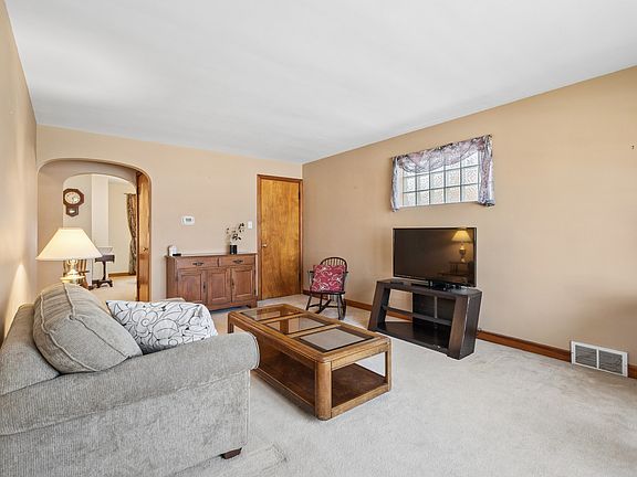 3rd image of 2124 Brummel St