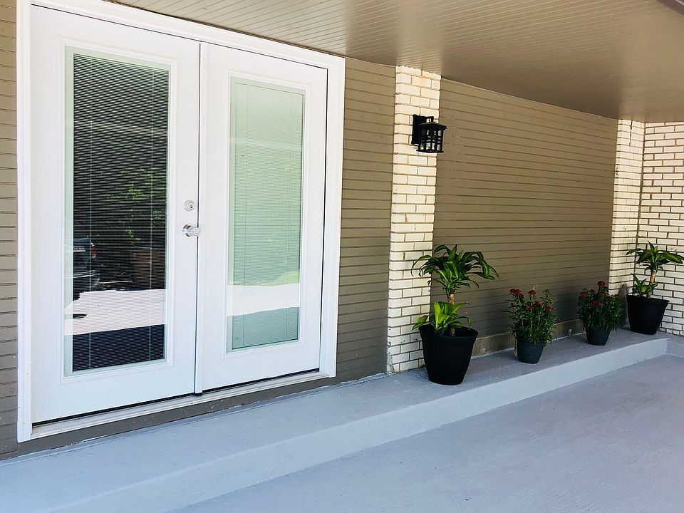 1st image of 637 W Nocturne Dr