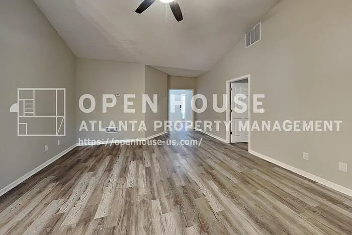 3 bed, 2.0 bath, 1353 sqft, $2,050 — Photo 4