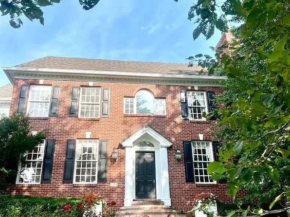 121 S 32nd St, West Des Moines, IA 50265